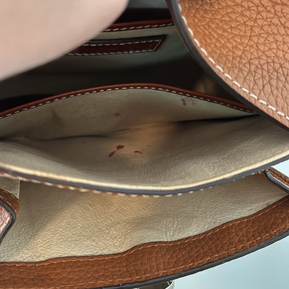 Dooney &Bourke crossbody bag. Great condition long strap that can shorten. - Picture 7 of 7